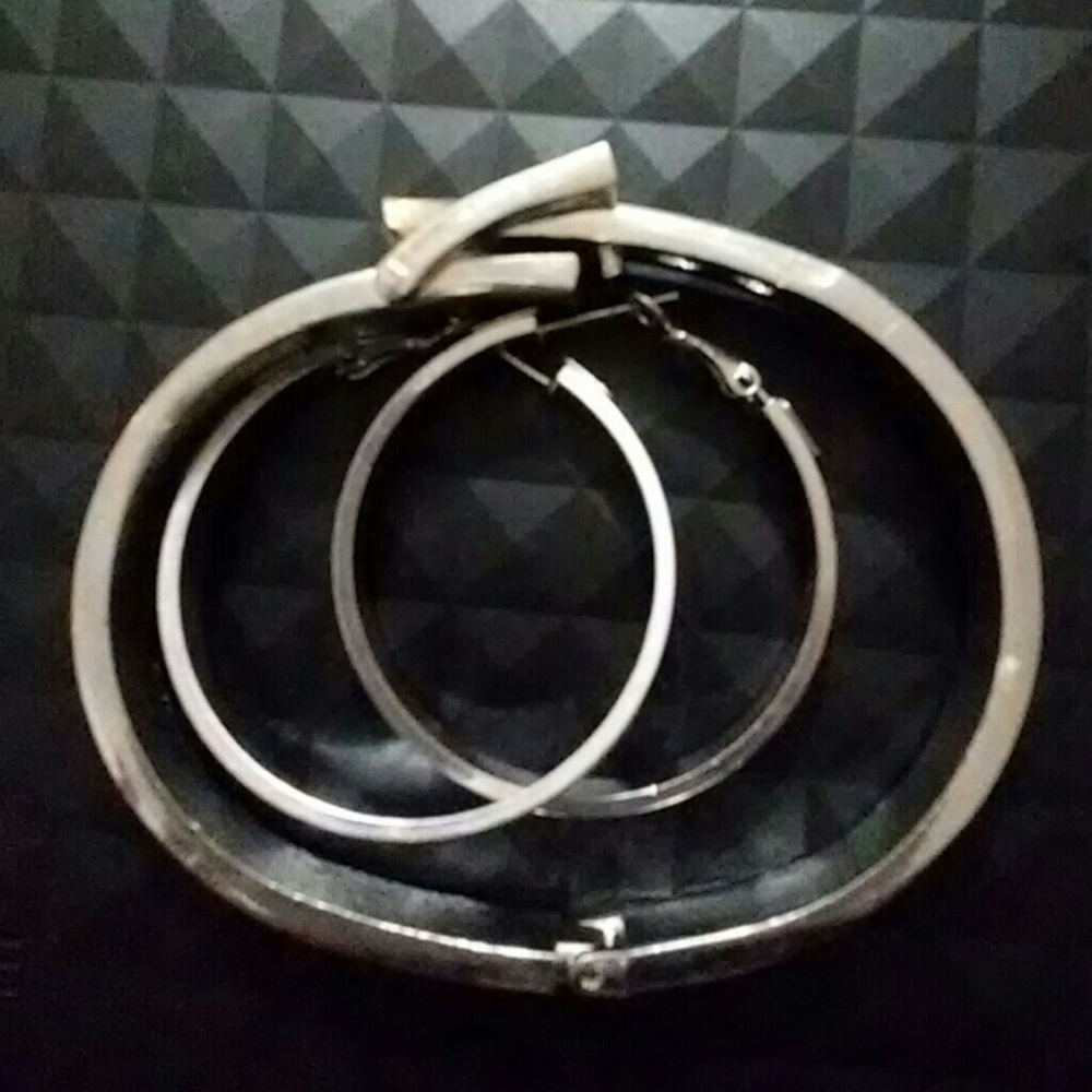 Charming Charlie  Earring & Bracelet Set